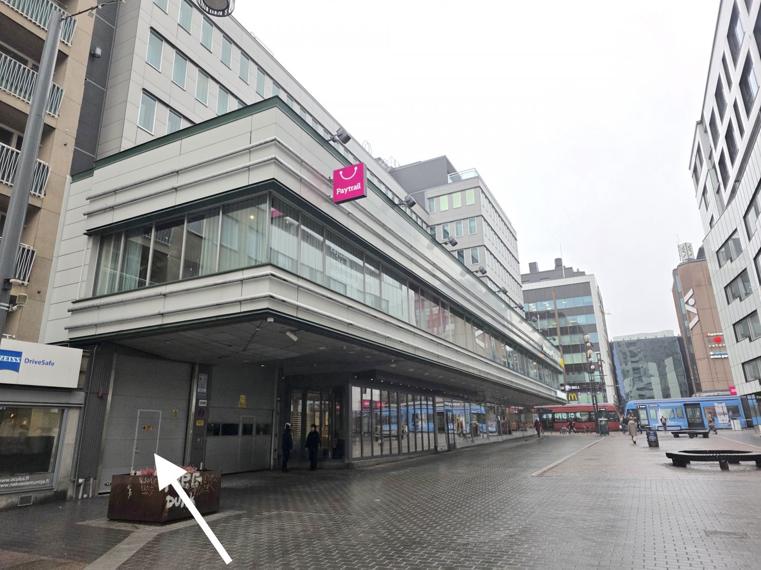 Kiinteistö Oy Kauppa-Tammerista, Hämeenkatu 5,  vapautuu ylemmältä parkkitasanteelta autohallipaikka. Nosto-ovi/sisäänkä...