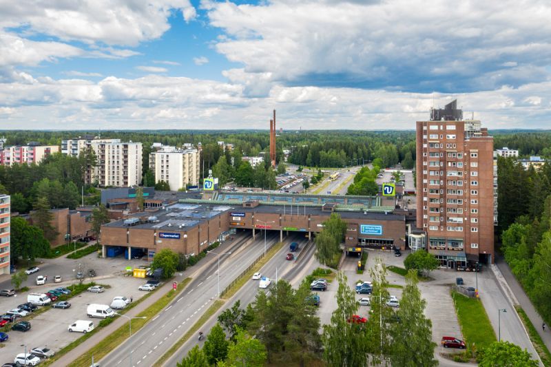 Vuokrattavana katutason siistiä liiketilaa Varissuon liikekeskuksessa.
