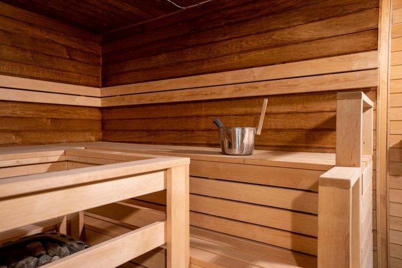 Sauna lämpiää naisille ja miehille viikoittain.