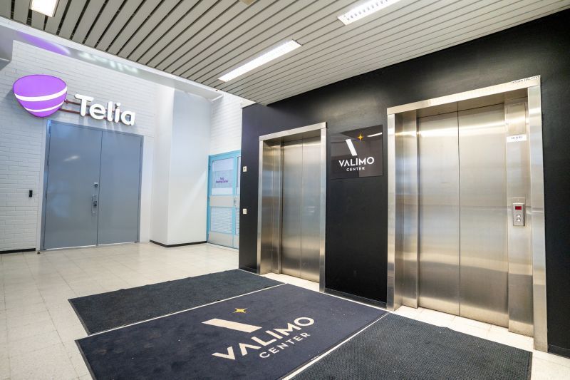 Valimotie 13b sisäänkäynti.