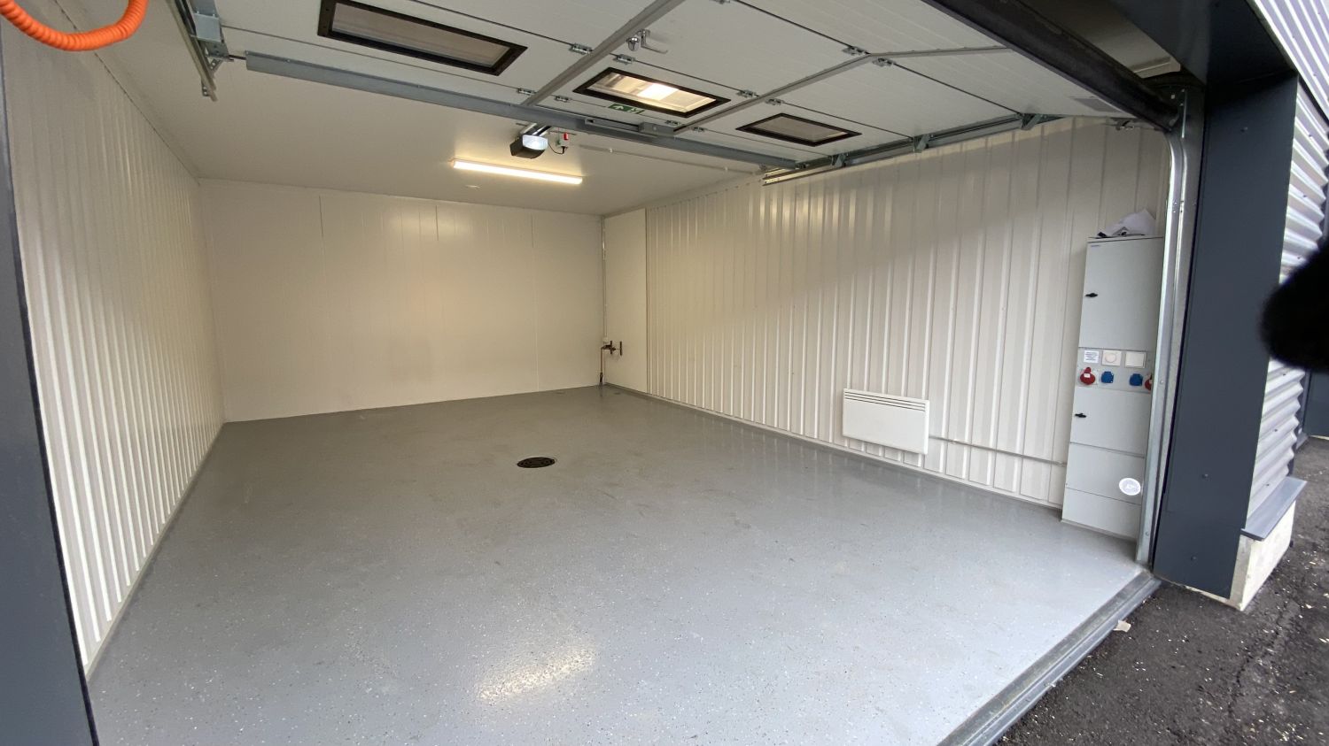 Tikkurilan Talliosakkeelta monikäyttöinen varasto, autotalli, harraste-, toimitila 130.