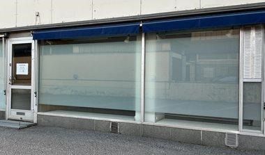 Tarjolla siistikuntoinen liiketila keskustasta. Sopii hyvin kahden tai kolmen henkilön toimistoksi tai muuhun liiketoimi...