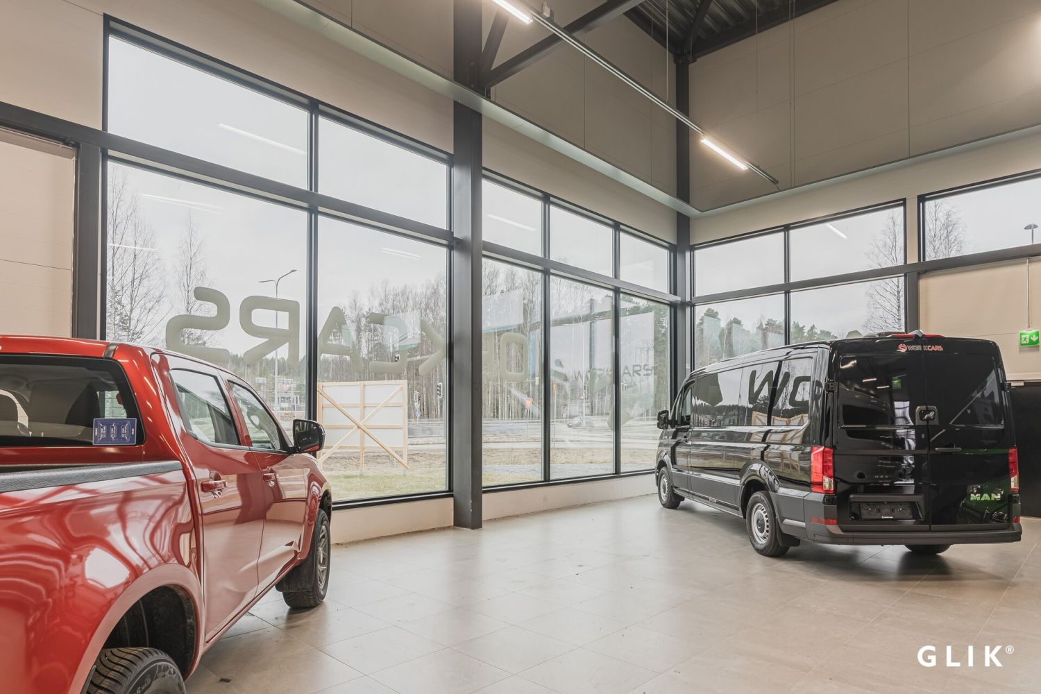 Kulmaikkunat suoraan Vaasantielle