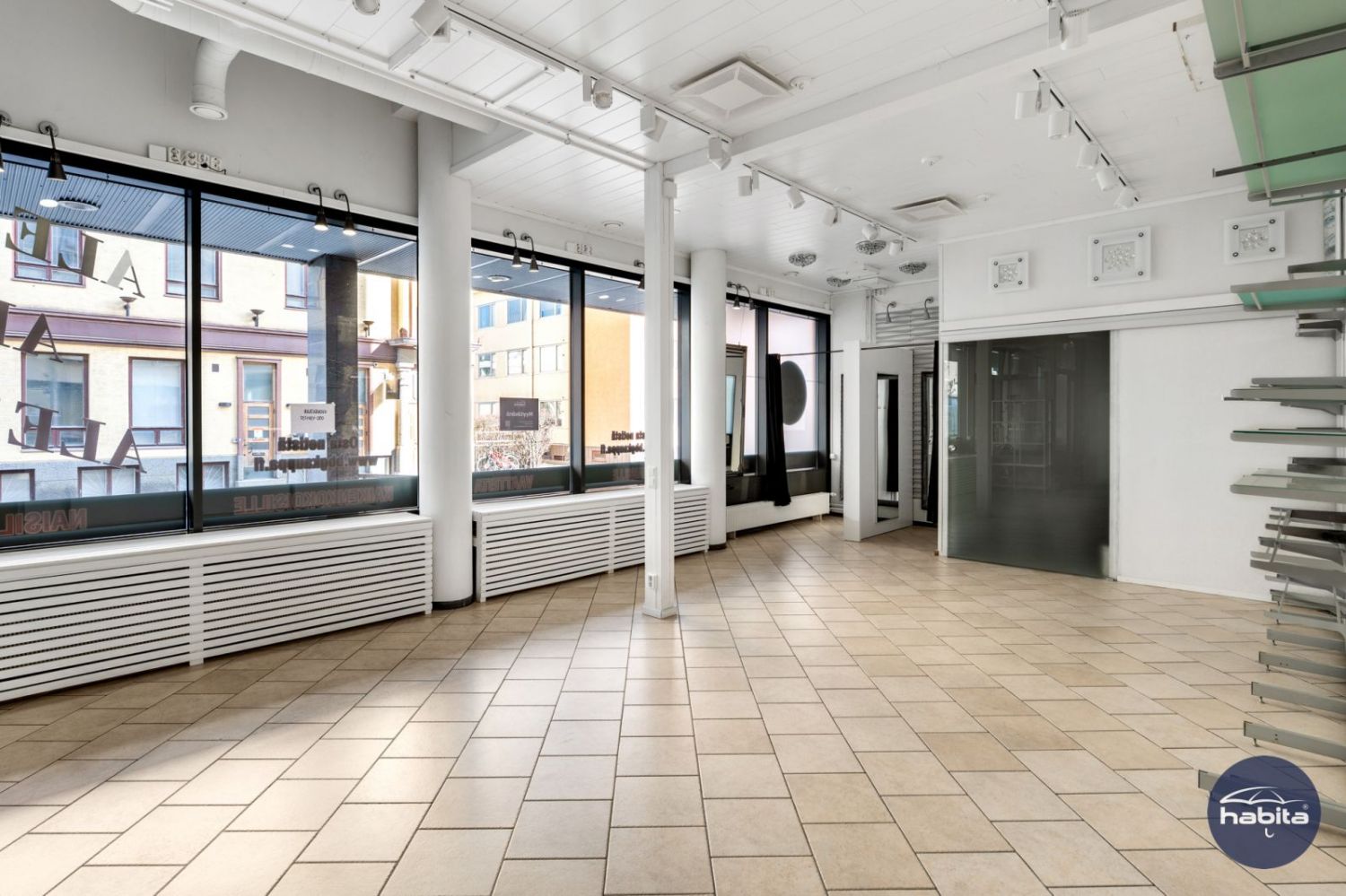 Monipuolinen liiketila erinomaisella paikalla