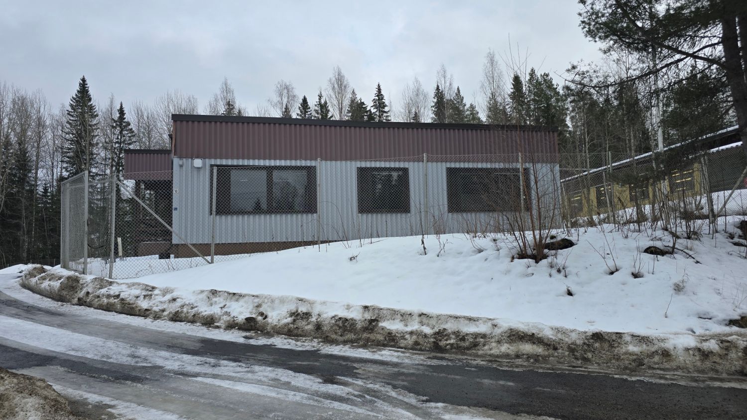 Vuokrataan seppälänkankaan teollisuusalueelta toimistotilaa.
Pohjakuvasta poiketen, toimistohuoneita on nyt enemmän eli ...