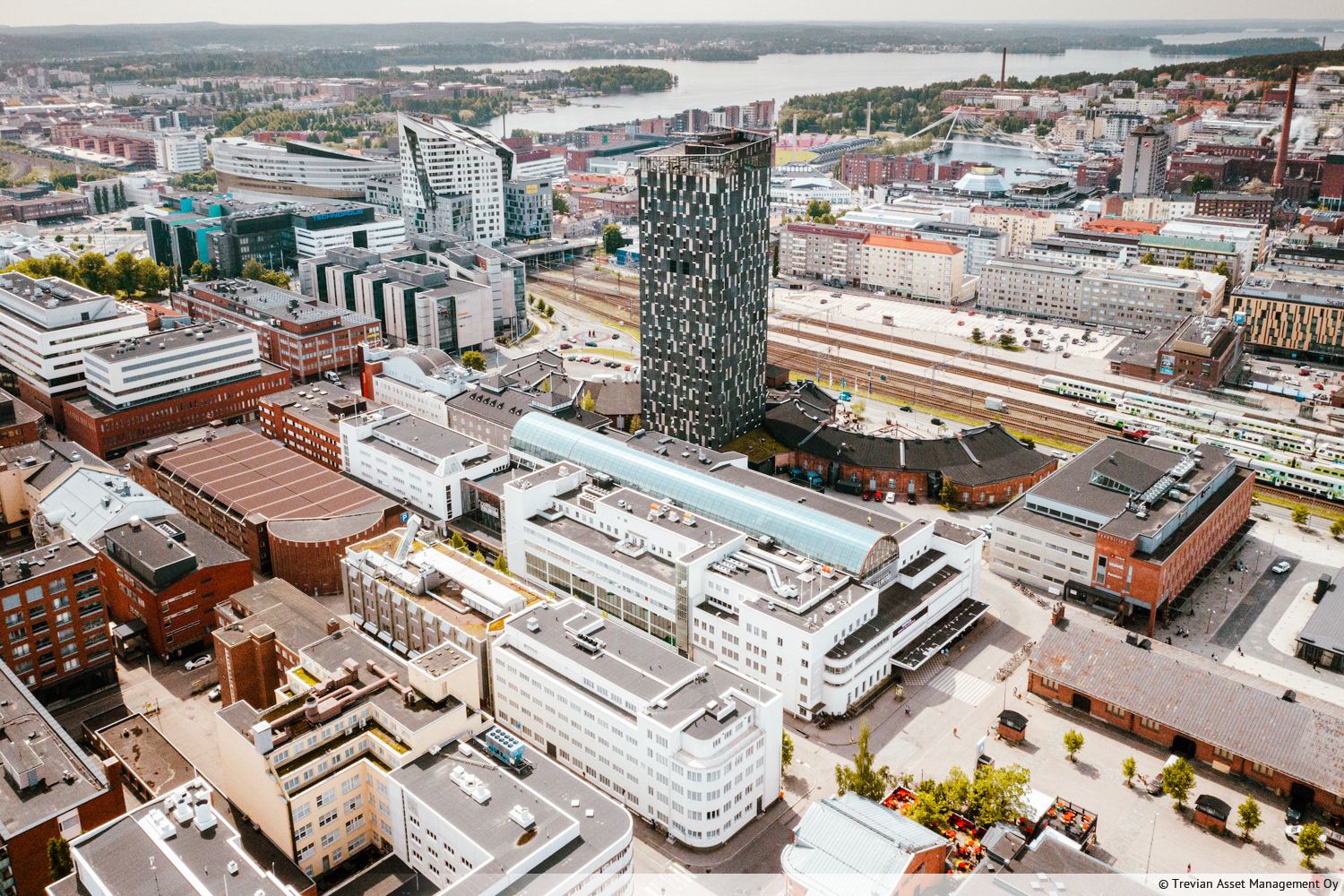 Morderni toimitila Kauppakeskus Tullintorin 2. kerroksessa. Toimistossa on avotilaa, 4 huonetta, keitti&ouml; ja wc-tila...