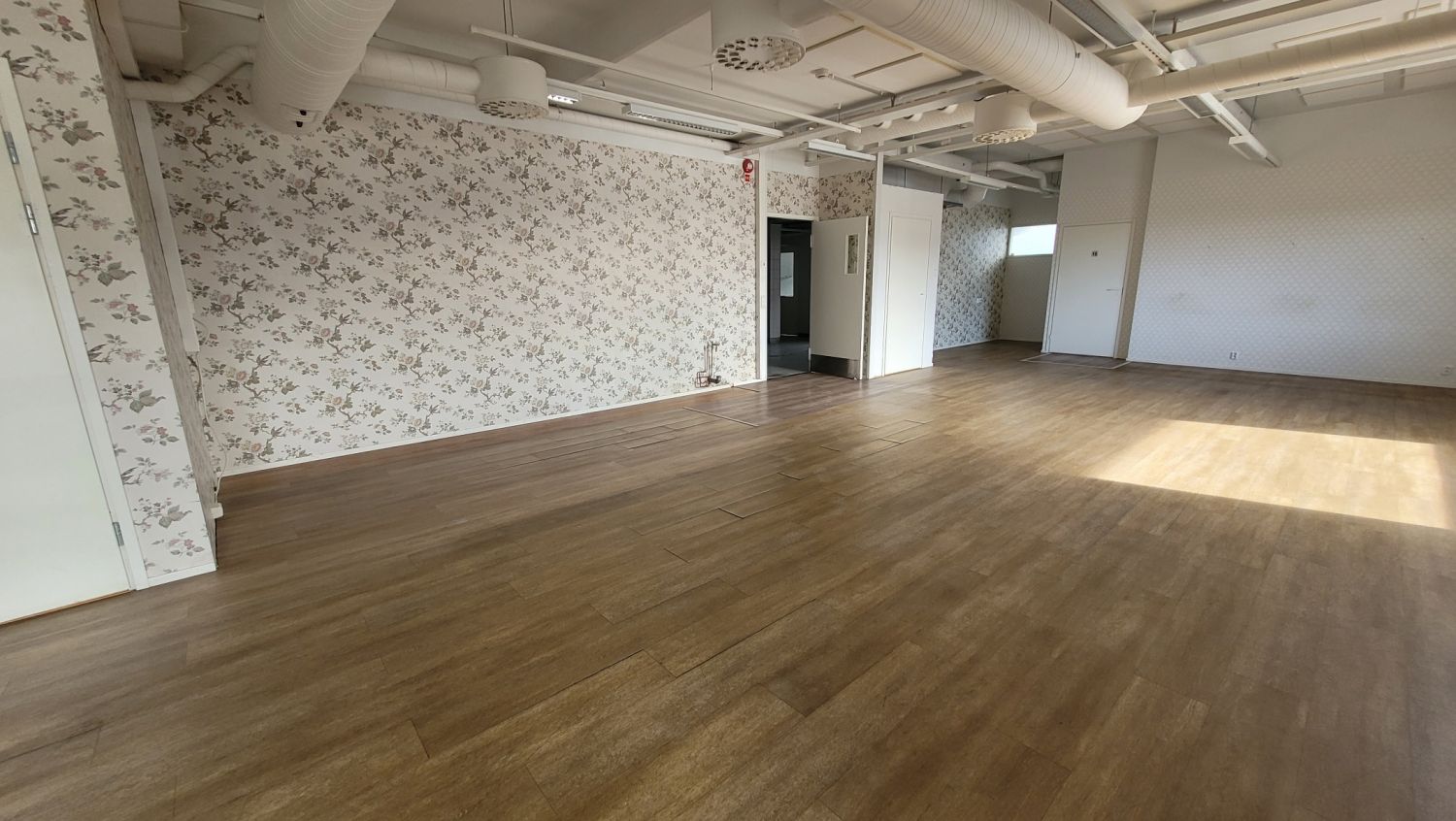 Myymälä / kahvilatila