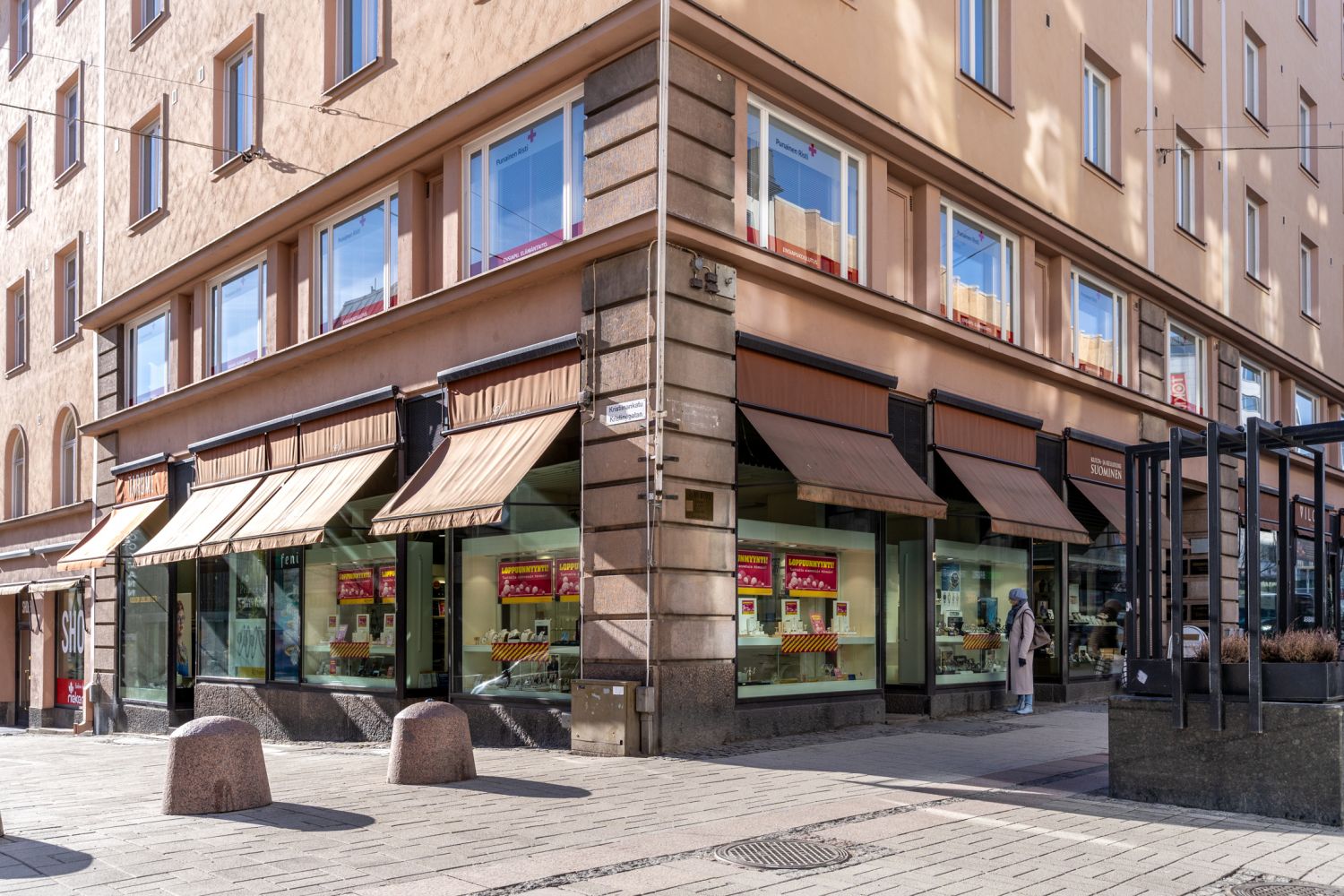 Aivan Turun ydinkeskustasta, kävelykadun varrelta vuokrattavana katutason liiketila 85 m² sekä alakerran varasto- ja työ...