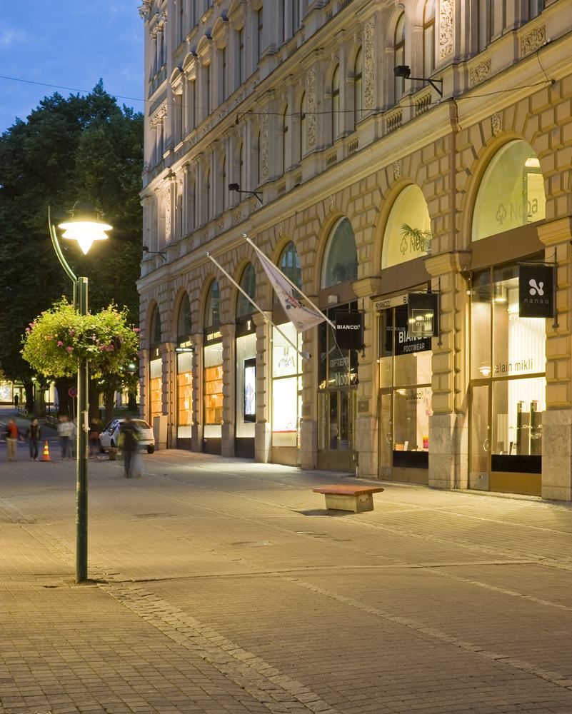 Vuokrataan Helsingin Kluuvista kuudennen kerroksen 395/740 m² toimitilat, joissa aikaisemmin toiminut kauneushoitola.Arvokiinteistö Mikonkatu 2-Pohjoisesplanadi 35 Gaselli-korttelin eteläpäädyssä. Tämä kiinteistö sijaitsee Esplanadin puistokadun varrella. Vuonna 1888 valmistuneen arvokiinteistön s...