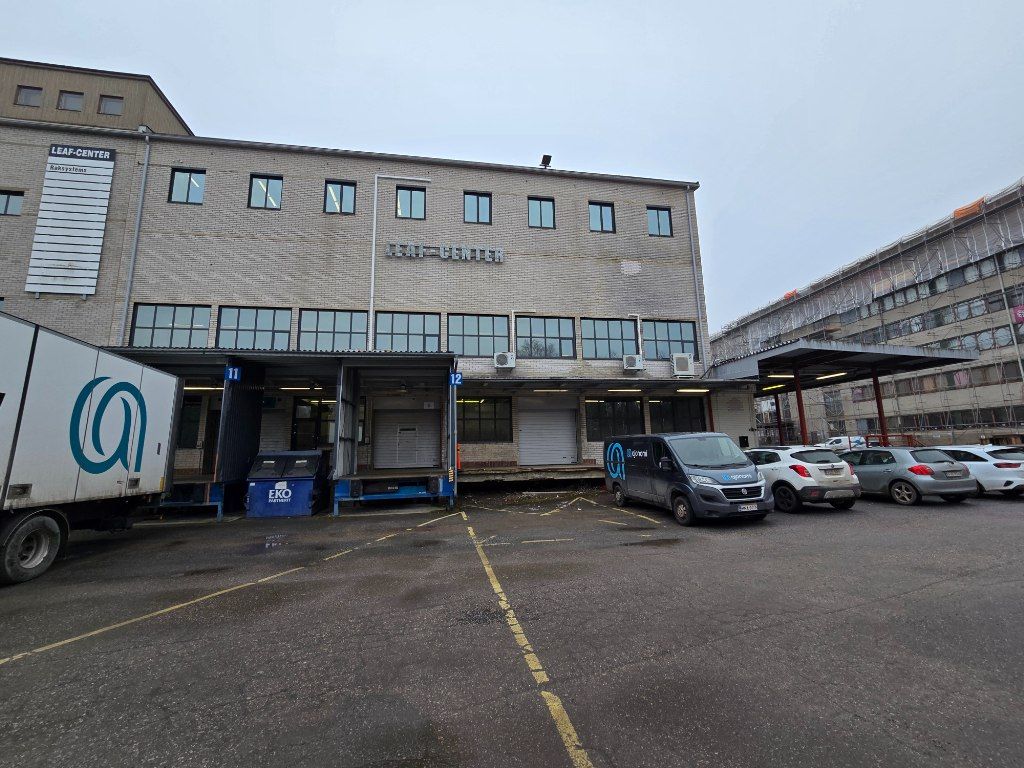 Varastotilaa lastauslaiturilla