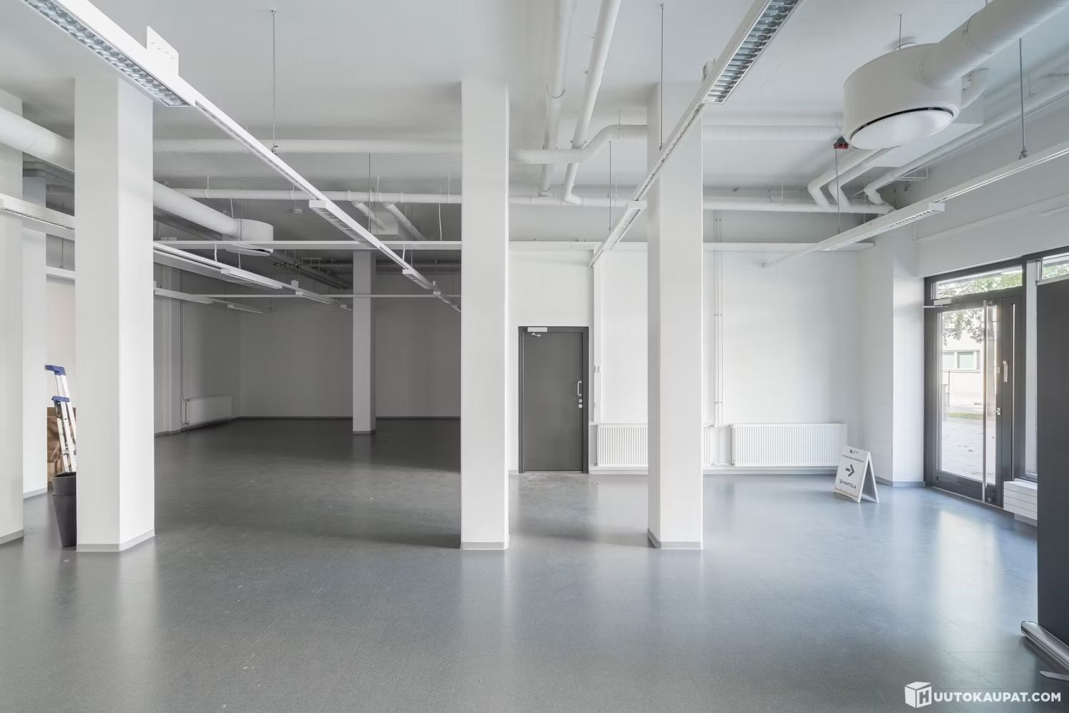 Myydään huutokaupalla

Linkki huutokaupat ilmoitukseen:

https://huutokaupat.com/kohde/6167942/moderni-avara-ja-monikayt...