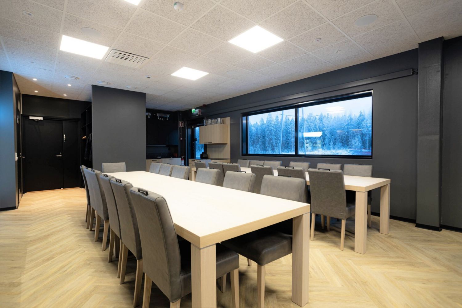 toimistokäyttöön soveltuvia tiloja