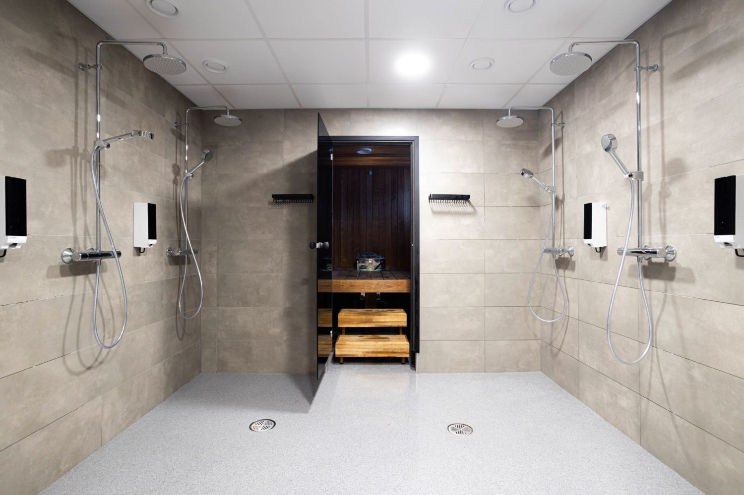 kylpyhuoneet laatoitettu