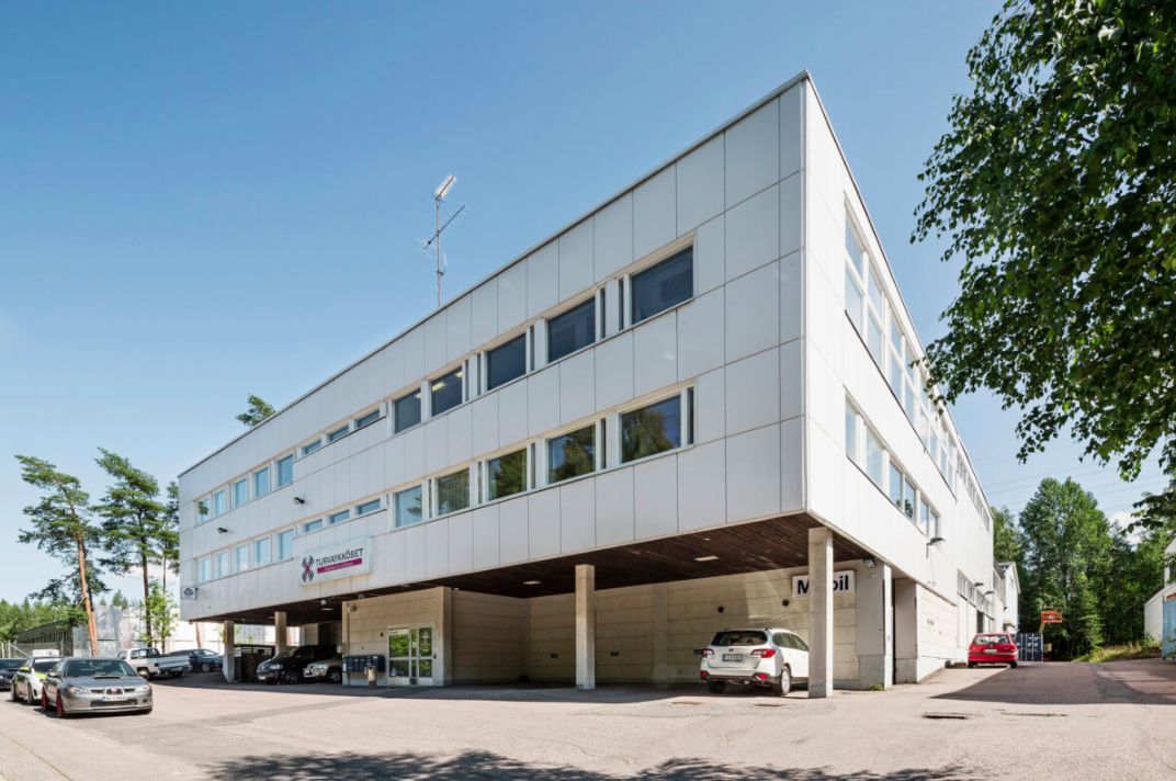 Taivaltie 4 - Tuotanto / varasto ja toimisto 243 m²