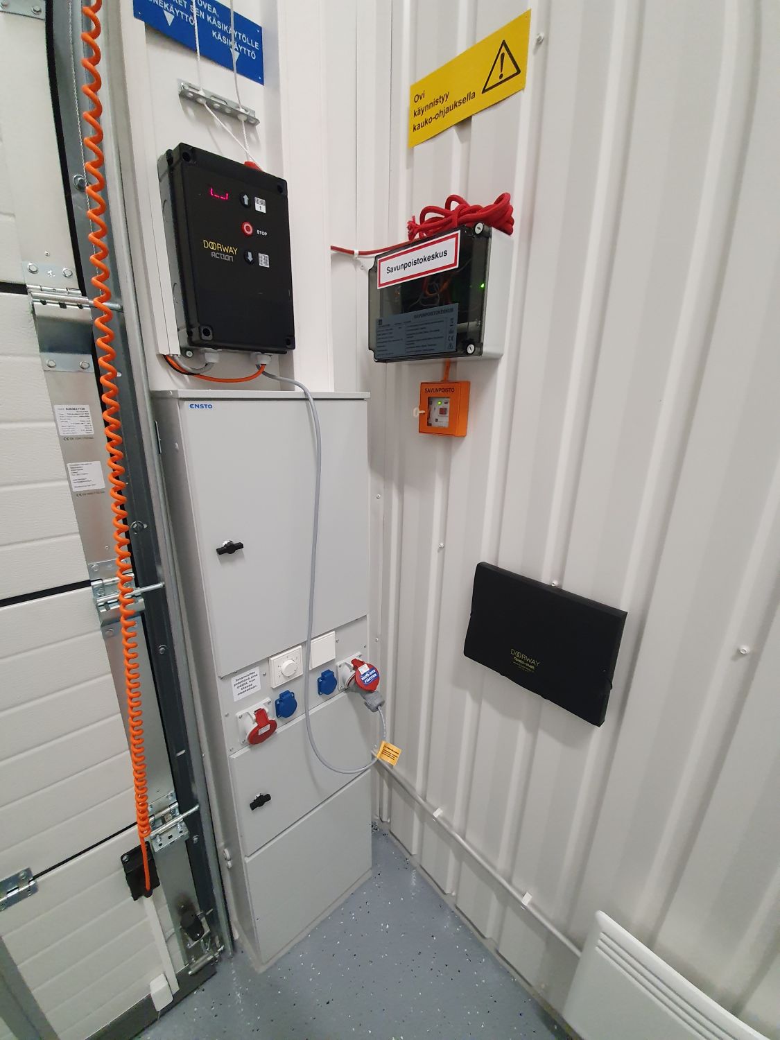 Sähkökeskus, voimavirta, nosto-oven sähkömekanismi