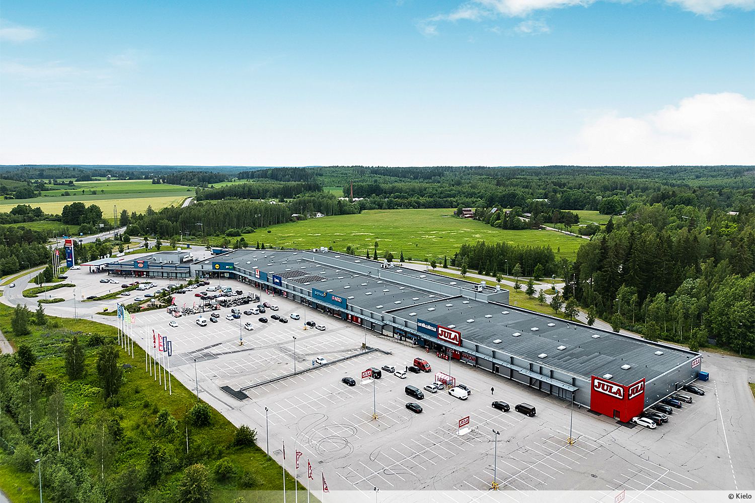 Katutason liiketila erinomaisella sijainnilla vilkkaassa kauppakeskittym&auml;ss&auml;.&nbsp;Noin 732 m&sup2;:n liiketila sijaitsee n&auml;kyv&auml;ll&auml; paikalla kiinteist&ouml;n katutasossa JYSKin ja syksyll&auml; 2026 avautuvan Rustan tavaratalon v&auml;liss&auml;. Sijainti takaa erinomaisen a...