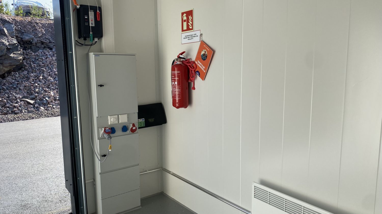 Sähkökeskus, voimavirta, nosto-oven sähkömekanismi