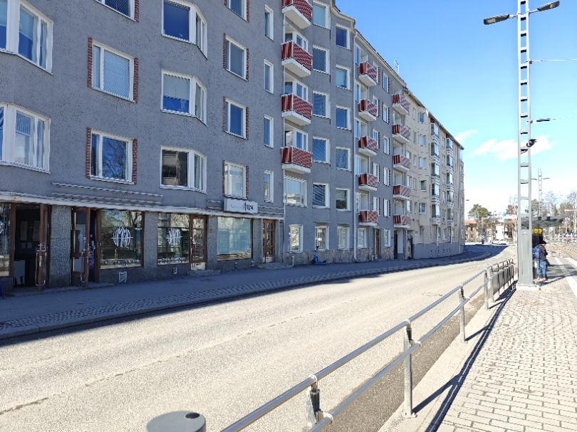 TOIMITILAA AMURISSA SEPÄNKADULLA, RATIKKAPYSÄKIN VIERESSÄ!