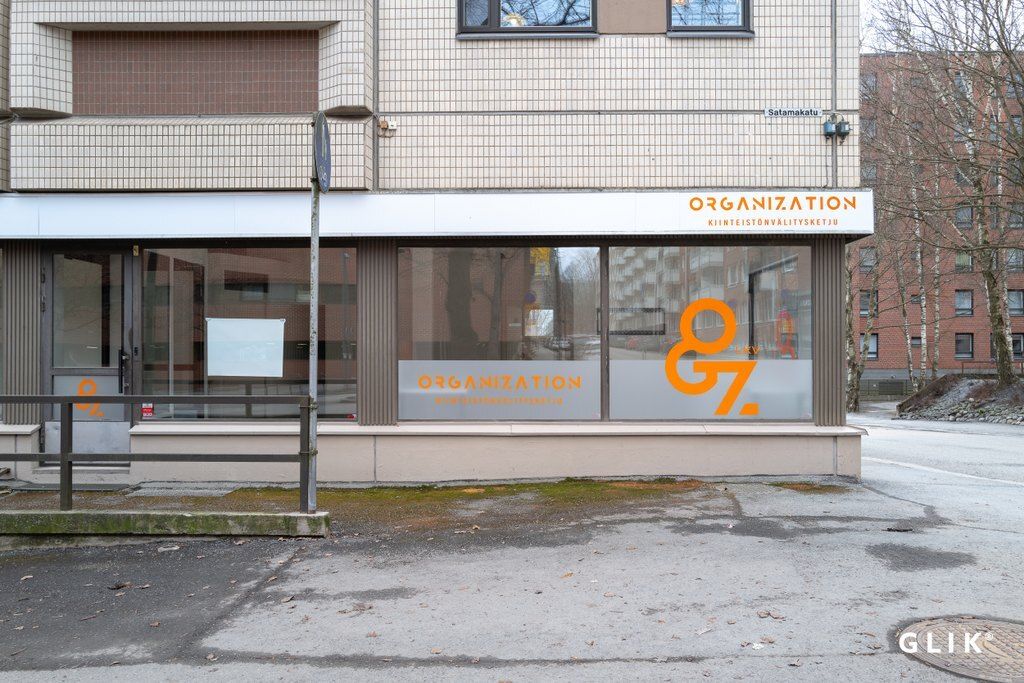 Näyteikkunat Satamakadun puolelle