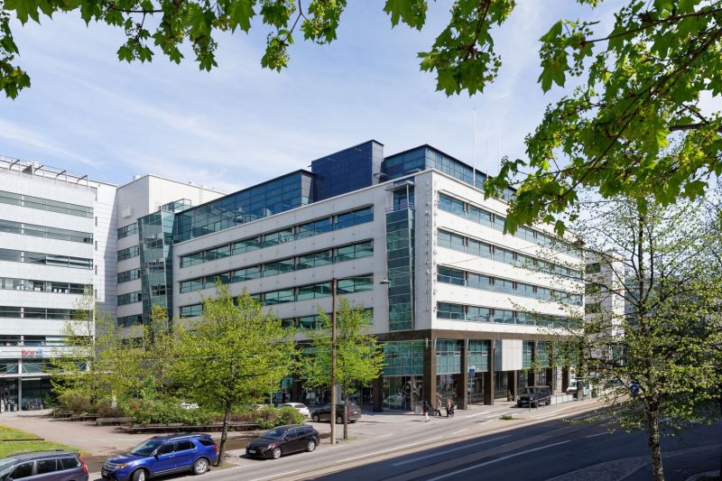 Viidennen kerroksen 329 m² vasta remontoitu toimisto, loistavien kulkuyhteyksien varrella Ruoholahdessa.