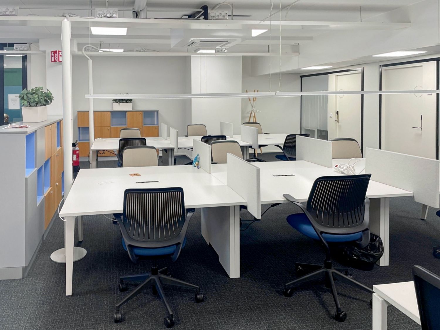 Tee t&ouml;it&auml; samanhenkisten ammattilaisten kanssa coworking-tiloissamme Coworking-tilamme on suunniteltu yhteisty&ouml;n tekemiseen ja kaikki yksityiskohdat on otettu huomioon. Varaa itsellesi vakituinen ty&ouml;p&ouml;yt&auml; tai valitse jokin vapaana olevista aina saapuessasi ja hy&ouml;dy...