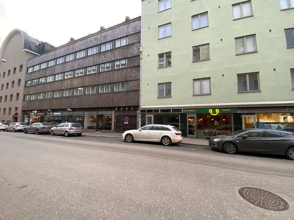 Vuokrataan katutason liiketila Albertinkadulta. Sisäänkäynti sekä kadulta että sisäpihalta. Oma minikeittiö ja wc. Lisätietoja soita 020 730 4530 tai info@repoint.fi. Palvelumme on tilanhakijalle ilmainen.