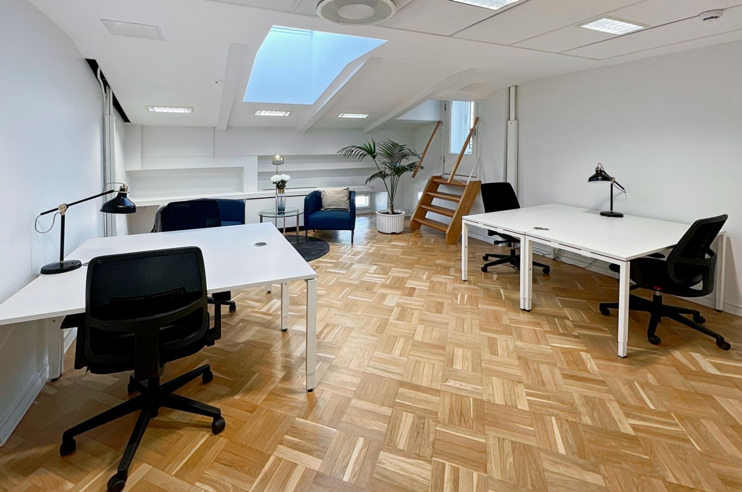 K&auml;yt&ouml;ss&auml;si on valoisa ja inspiroiva toimisto, joka auttaa viiden hengen tiimej&auml; antamaan ...