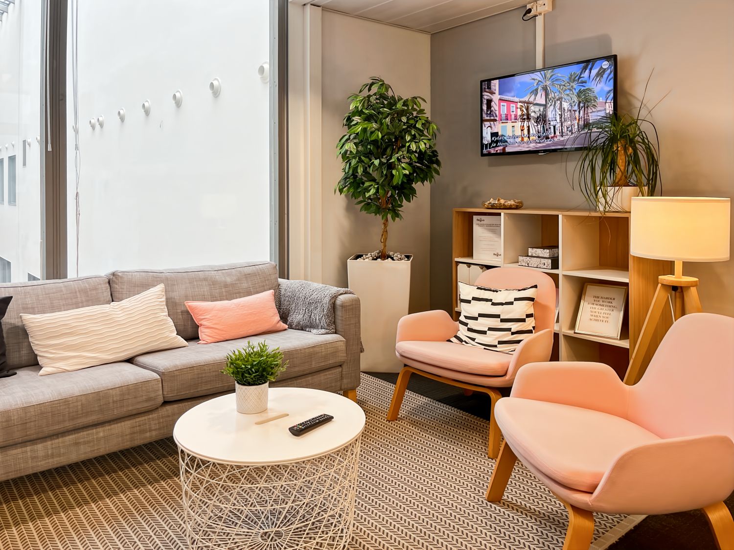 Kun liityt Regus-j&auml;seneksi, voit tehd&auml; t&ouml;it&auml; miss&auml; ja milloin tahansa. Valittavanasi on usei...