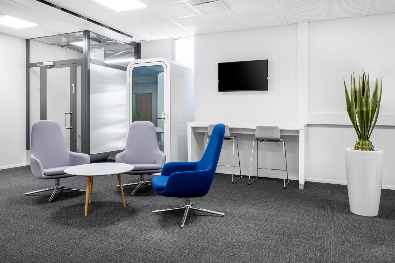 Kun liityt Regus-j&auml;seneksi, voit tehd&auml; t&ouml;it&auml; miss&auml; ja milloin tahansa. Valittavanasi on usei...