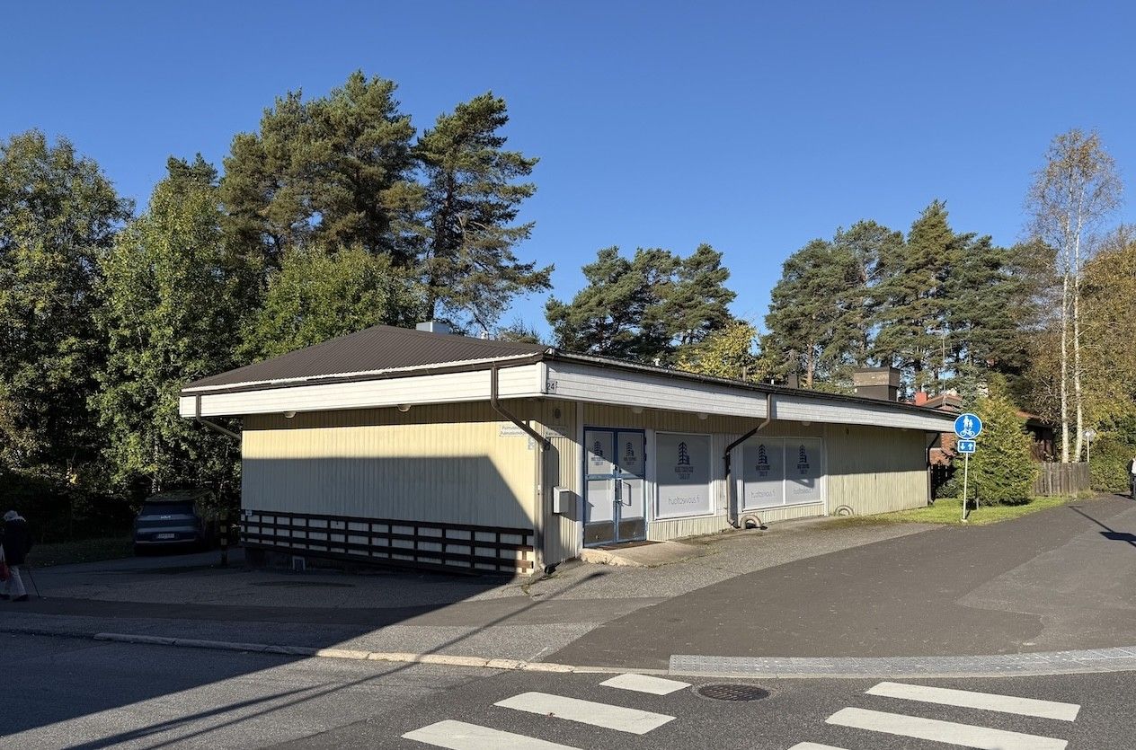 Myytävänä monikäyttöinen liikekiinteistö Turun Kaerlassa. Tampereen valtatie kulkee muutaman sadan metrin etäisyydellä. ...