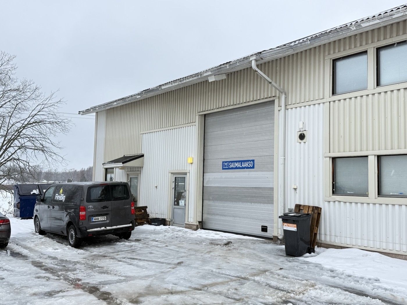 Vuokrattavana monikäyttöistä halli- ja toimistotilaa Turun Orikedolla.Vuokrattavana on noin puolet hyväkuntoisesta hallikiinteistöstä, joka soveltuu erinomaisesti esimerkiksi varastointiin, kevyeen tuotantoon tai asennustoimintaan.Hallitilan mitat ovat noin 15,5 m x 16,5 m, ja reilu 5,2 metrin v...