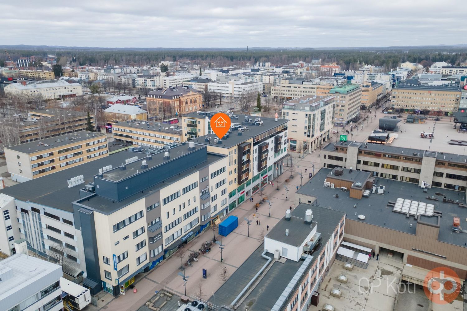 Liiketila toimistoksi tai muuhun liiketoimintaan Joensuun keskustassa huippupaikalta. Tila käsittää ison avokonttoritilan, kokoushuoneen ja wc:n. Keittiötilalle varaus. mikro ja jääkaappi. Taloyhtiöltä vuokrattavana lämpimiä autohallipaikkoja. Myös vuokraus mahdollinen 1400e / kk