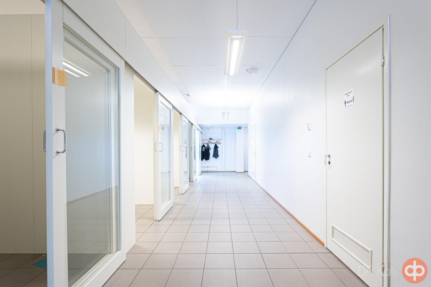 280m2 toimistotilaa