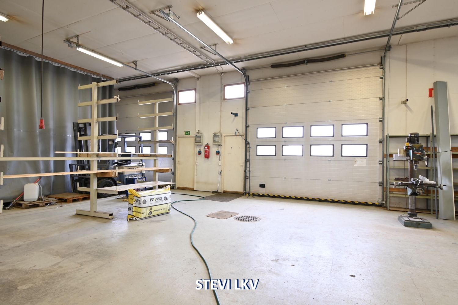 Hallitilaa Tuulissuolla *Iso piha *Isot ovet *Heti vapaana