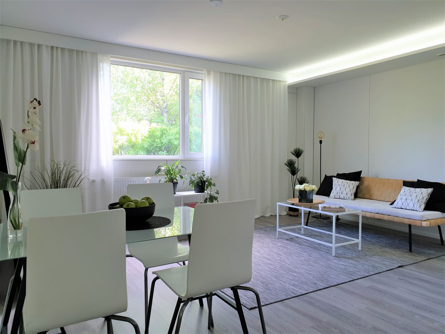 Etsitkö uutta toimitilaa? Vuokrattavana edustavaa liiketilaa katutasossa, täysin remontoidun toimitilarakennuksen päädys...