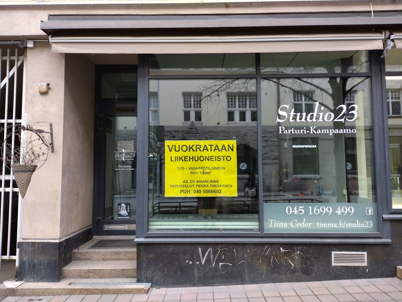 Liikehuoneisto Näsilinnankadulta kuvattuna