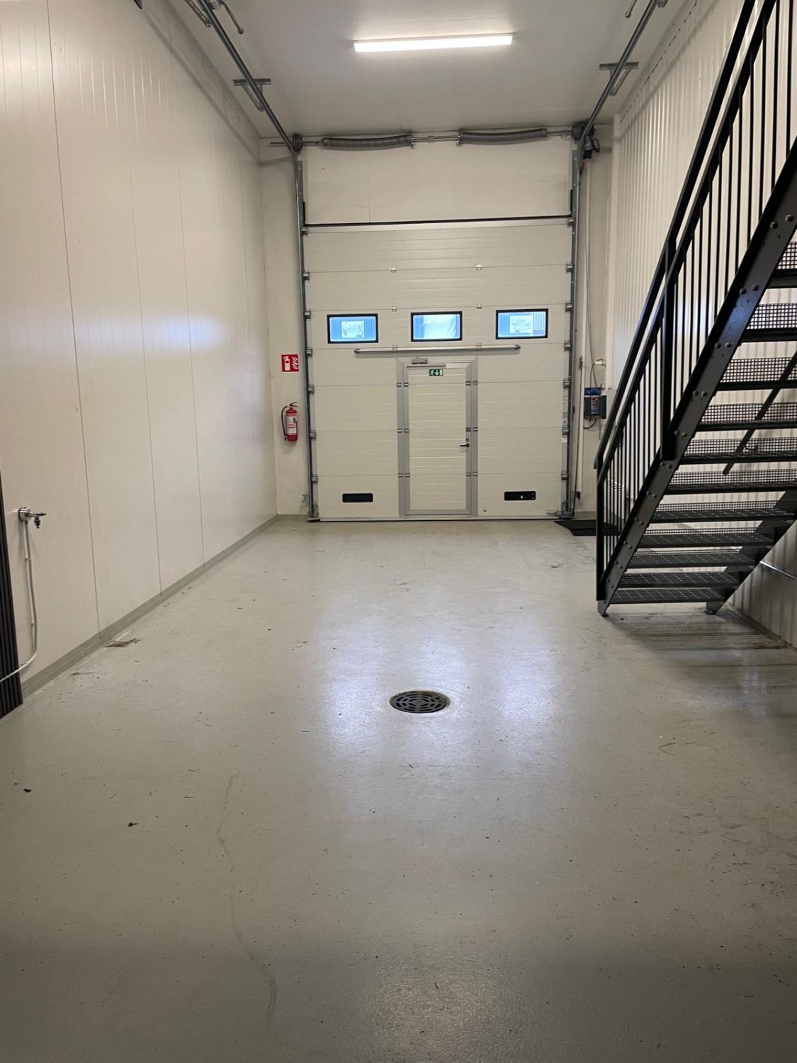 KOY Hervannan Talliosakkeelta monikäyttöinen varasto, autotalli, harraste-, toimitila 21. Tilassa jo valmiina varastotas...