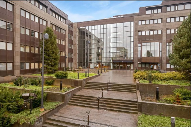 Uudistetusta VIRTA- talosta vuokrattavana pääkonttoritason toimistotilaa. Tämä 253 m2 peruskuntoinen toimistotila sijait...