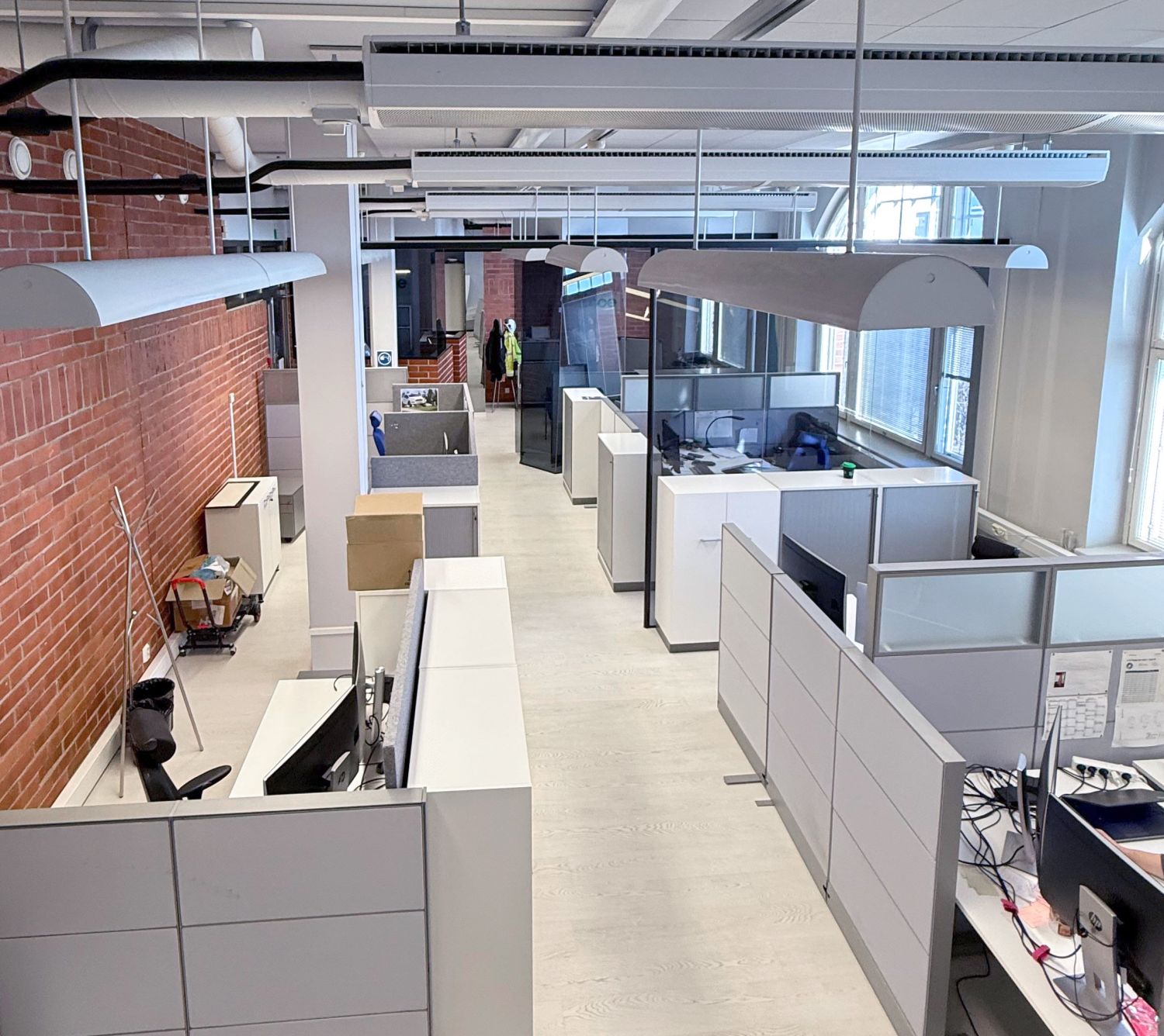 Heinäkuussa vapautumassa 135 m2 kokoinen toimitila Kilngendahlin kiinteistöstä. Toimitila soveltuu toimistoksi, studioksi tai hoito/hyvinvointitilaksi.  Huonekorkeus 3,5 - 4,0 m, kauniit tehdasikkunat kahteen suuntaan.Tilojen sijainti Klingendahlin tehdaskiinteistössä Hämeenpuistossa keskustan väl...