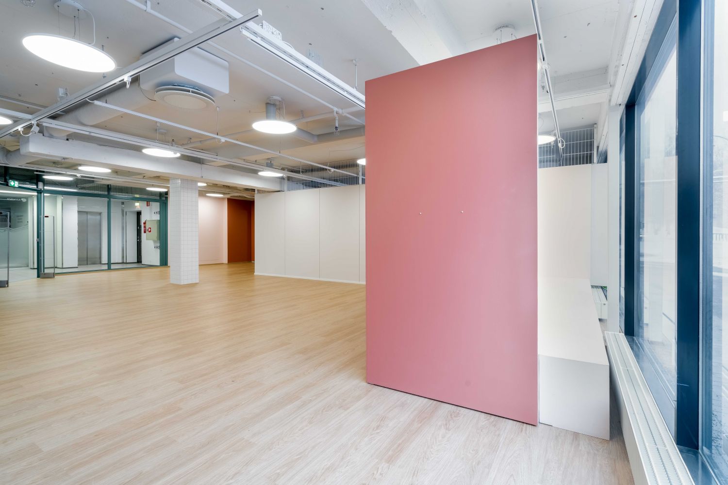 Kuvat liiketilasta 123m2