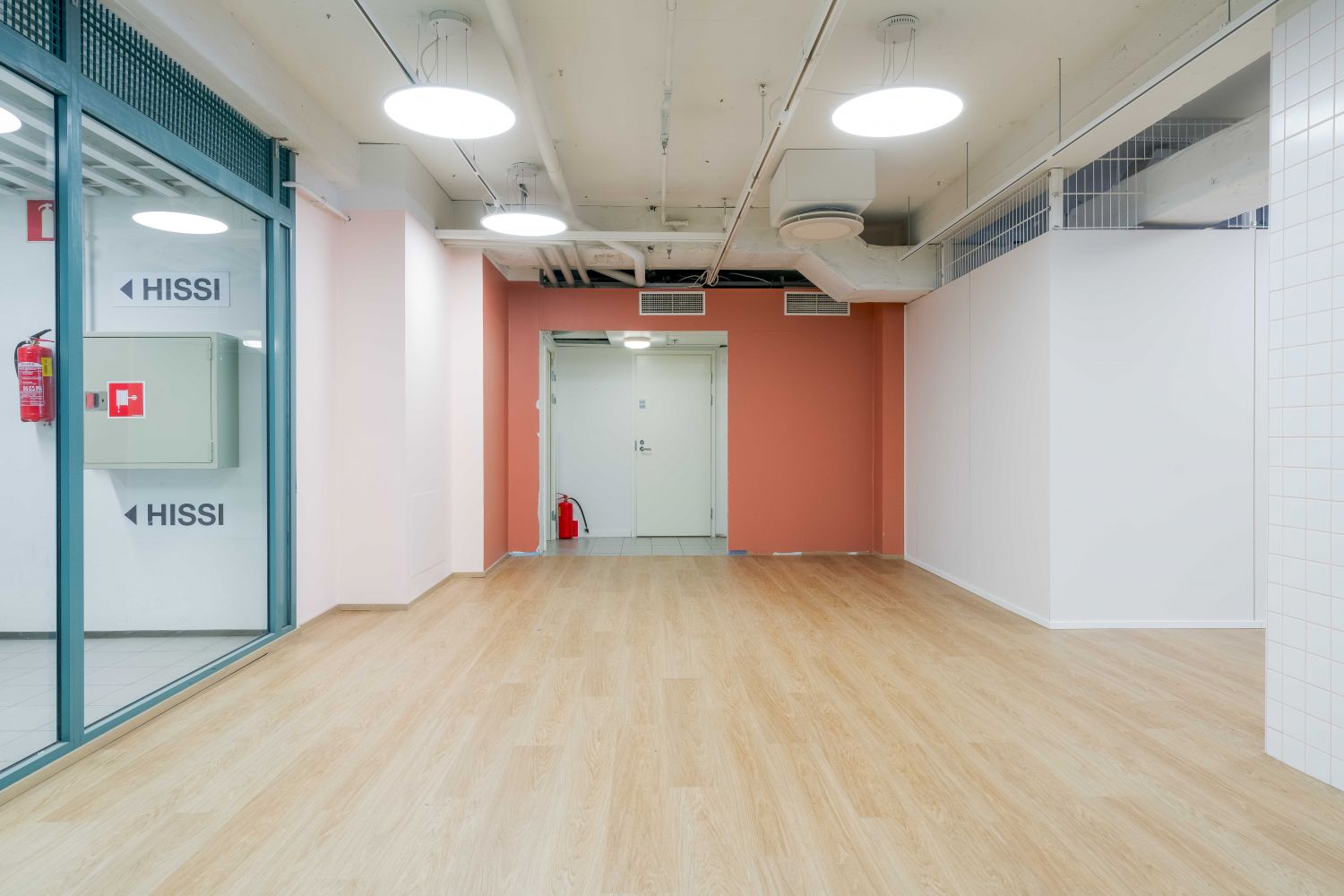 Kuvat liiketilasta 123m2