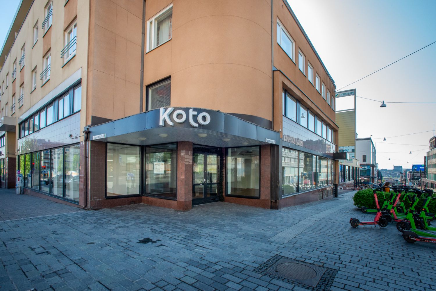 Heti vapaa valoisa ja freesi liiketila 279m2, tila valmistunut kahdesta erillisestä liiketilasta poistamalla kevyt välis...