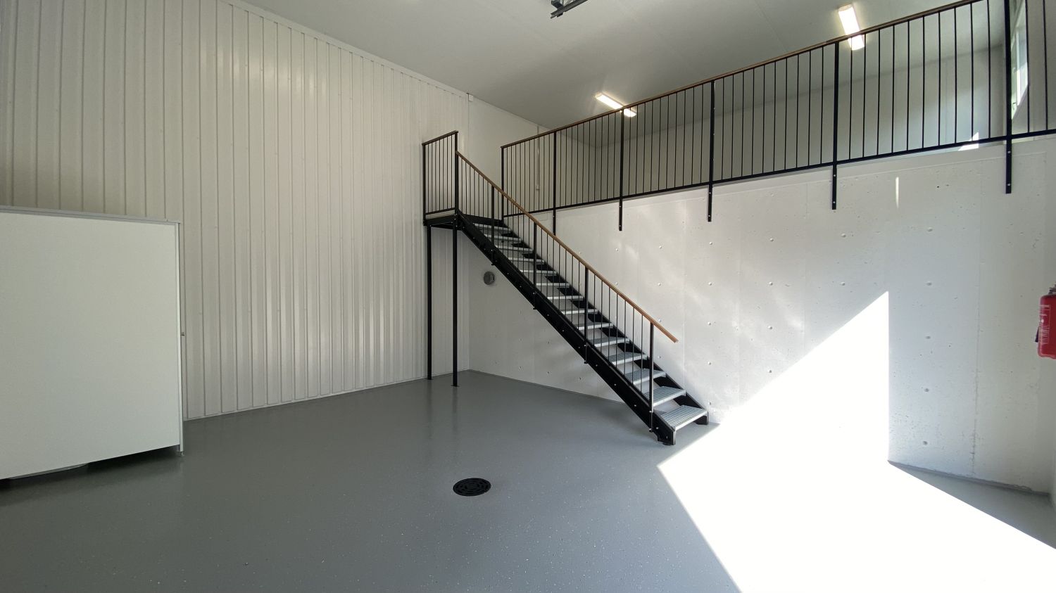 Vantaankosken Talliosakkeelta monikäyttöinen varasto, autotalli, harraste-, toimitila 29. Tilassa jo valmiina parvi sekä...