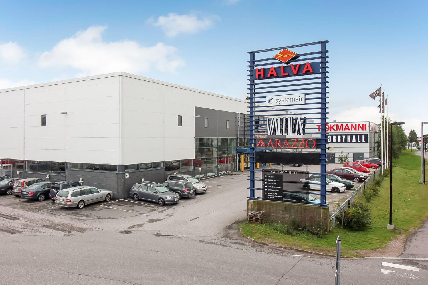 Vuokrattavana liiketilaa Vantaan Tammistossa. Tämä 1141 m2 liiketila sijaitsee kiinteistön 1. kerroksessa. Tila on toimi...