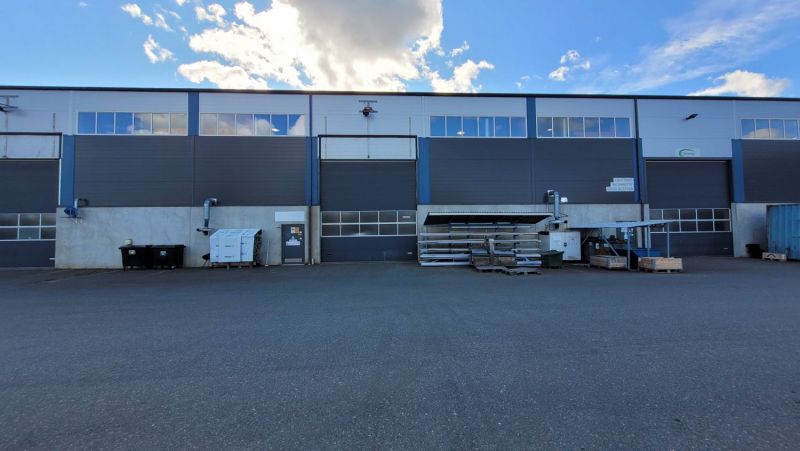 Nosto-ovi, leveys n. 4m, korkeus n. 5m