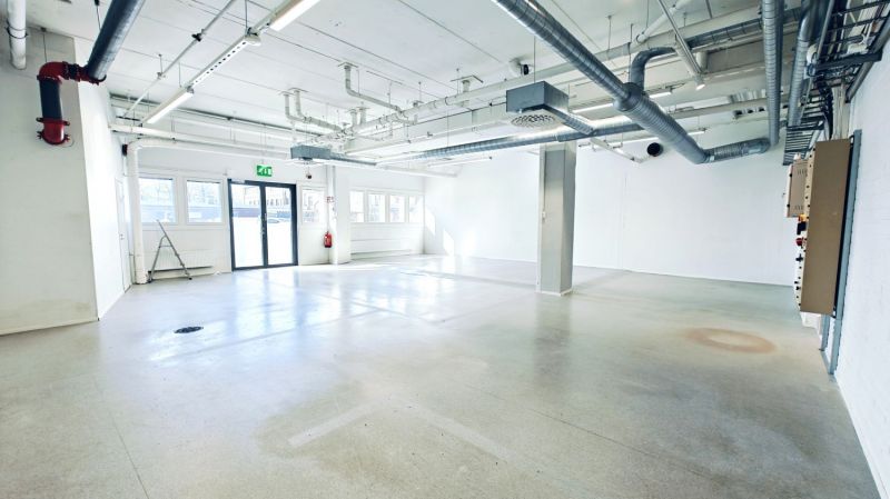 Vuokrataan Suutarilasta katutason 144m2 varastotila.Tilassa on keittiö, wc ja voimavirta.

Kiinteistöllä toimii laadukas...