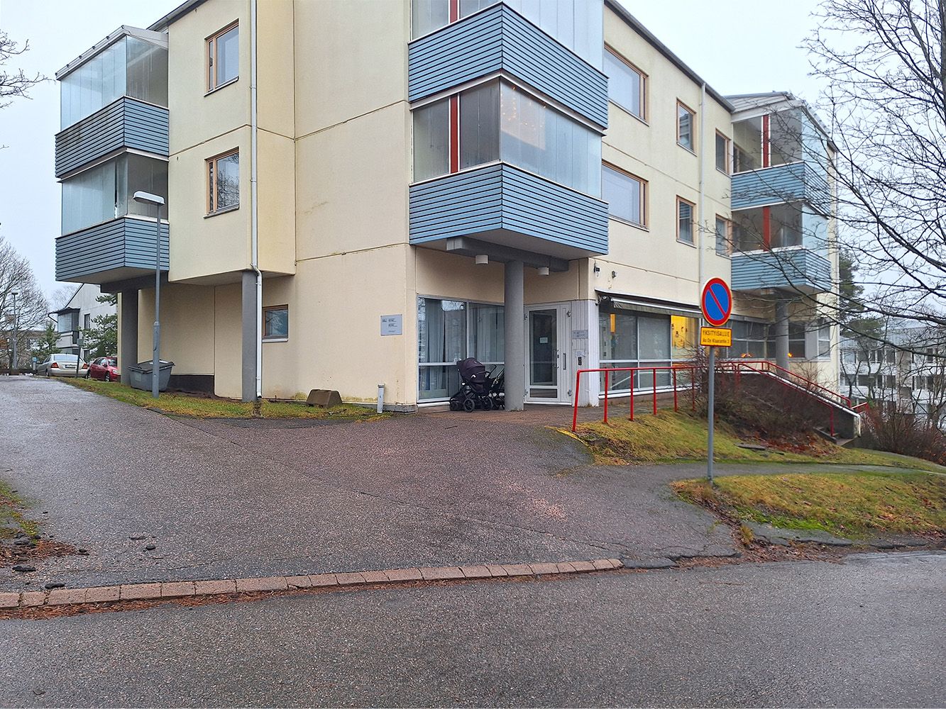 Vuokrataan katutason liike-/toimistotilaa Helsingin Lauttasaaressa!