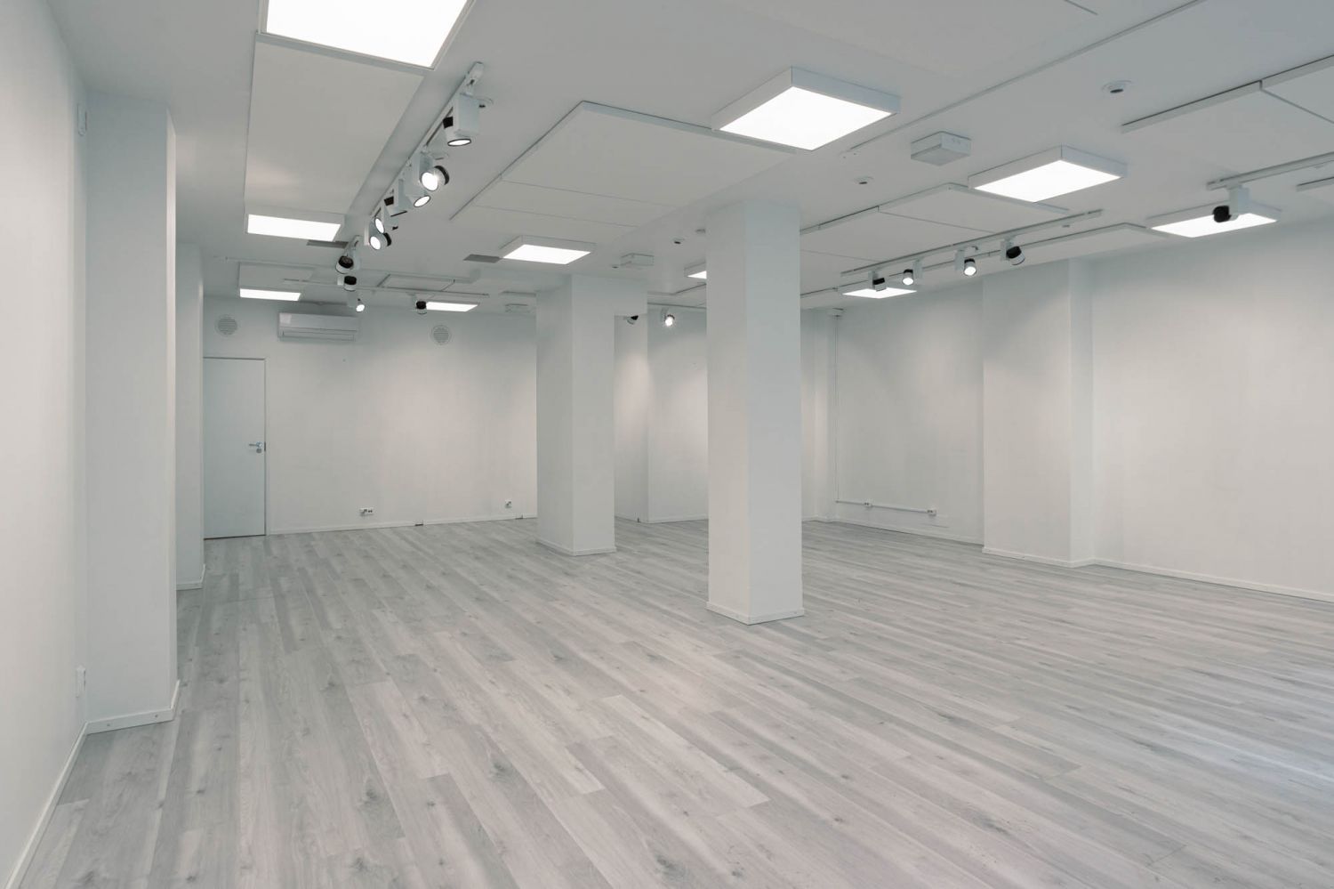 Vuokrataan hyväkuntoinen ja valoisa liiketila Kauppakadun katutasosta ydinkeskustasta. Katutason liiketilassa neliöitä o...