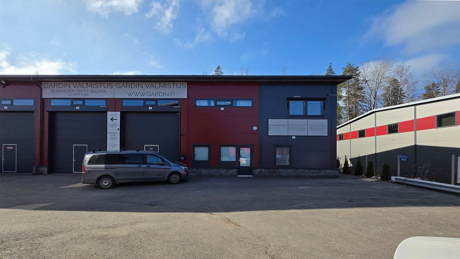 Myydään toimisto-/työtila hallirakennuksen päädystä Pohjois-Espoossa!