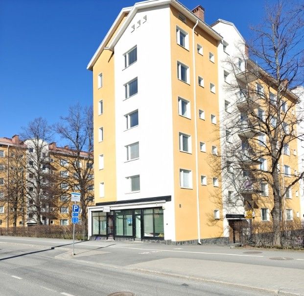KALEVASSA TEHOKAS LIIKETILA TEISKONTIELLÄ, RATIKKAREITIN VARRELLA. 